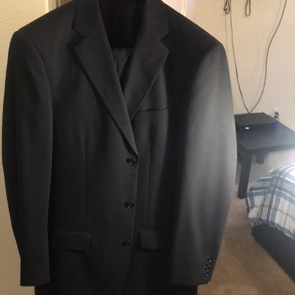 Mens All Black Emanuel Ungaro Suit. Size 40L/32W